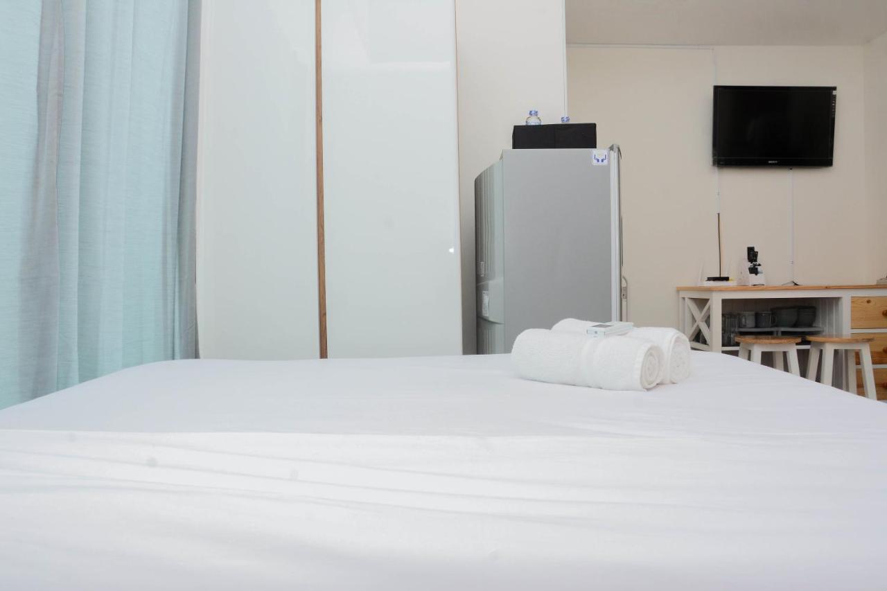 Comfy And Warm Grand Kamala Lagoon By Travelio Apartemen *